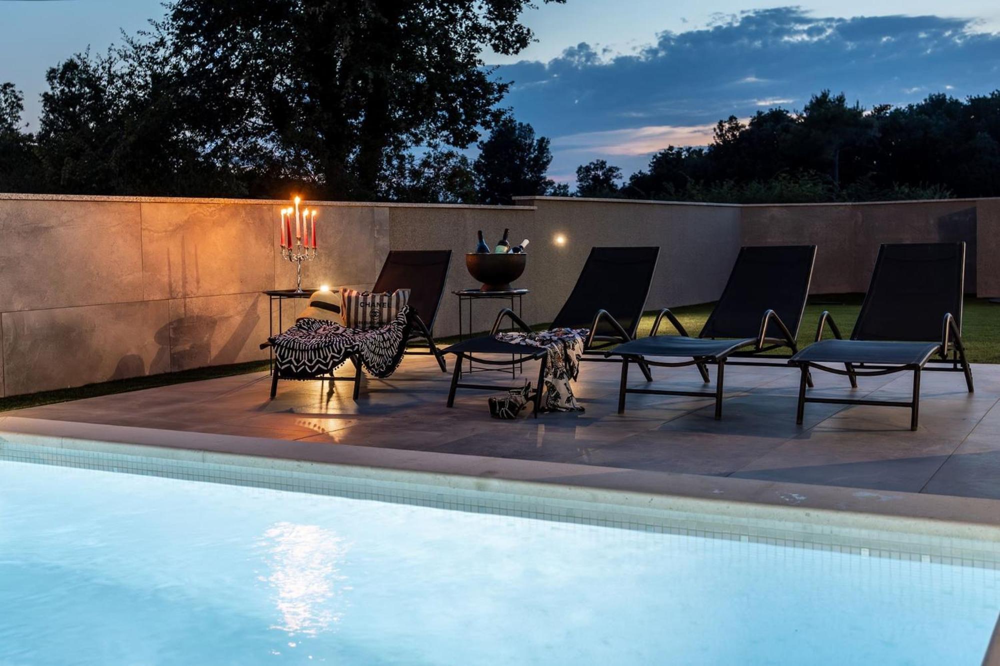 Speranza With Illuminated Pool *