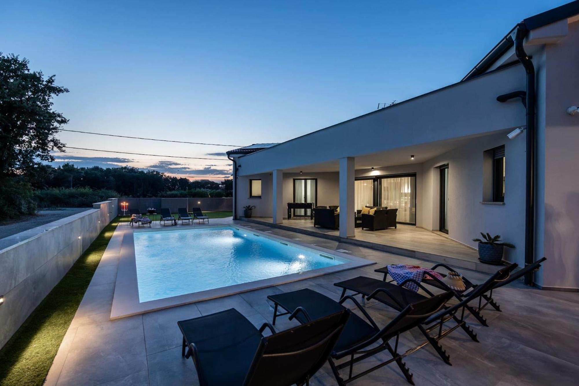 Speranza With Illuminated Pool Pula