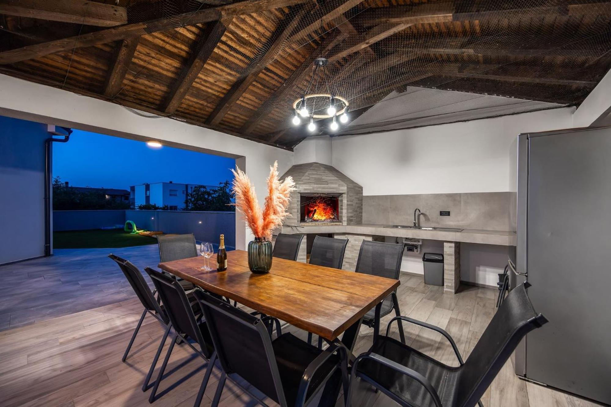 Speranza With Illuminated Pool Villa