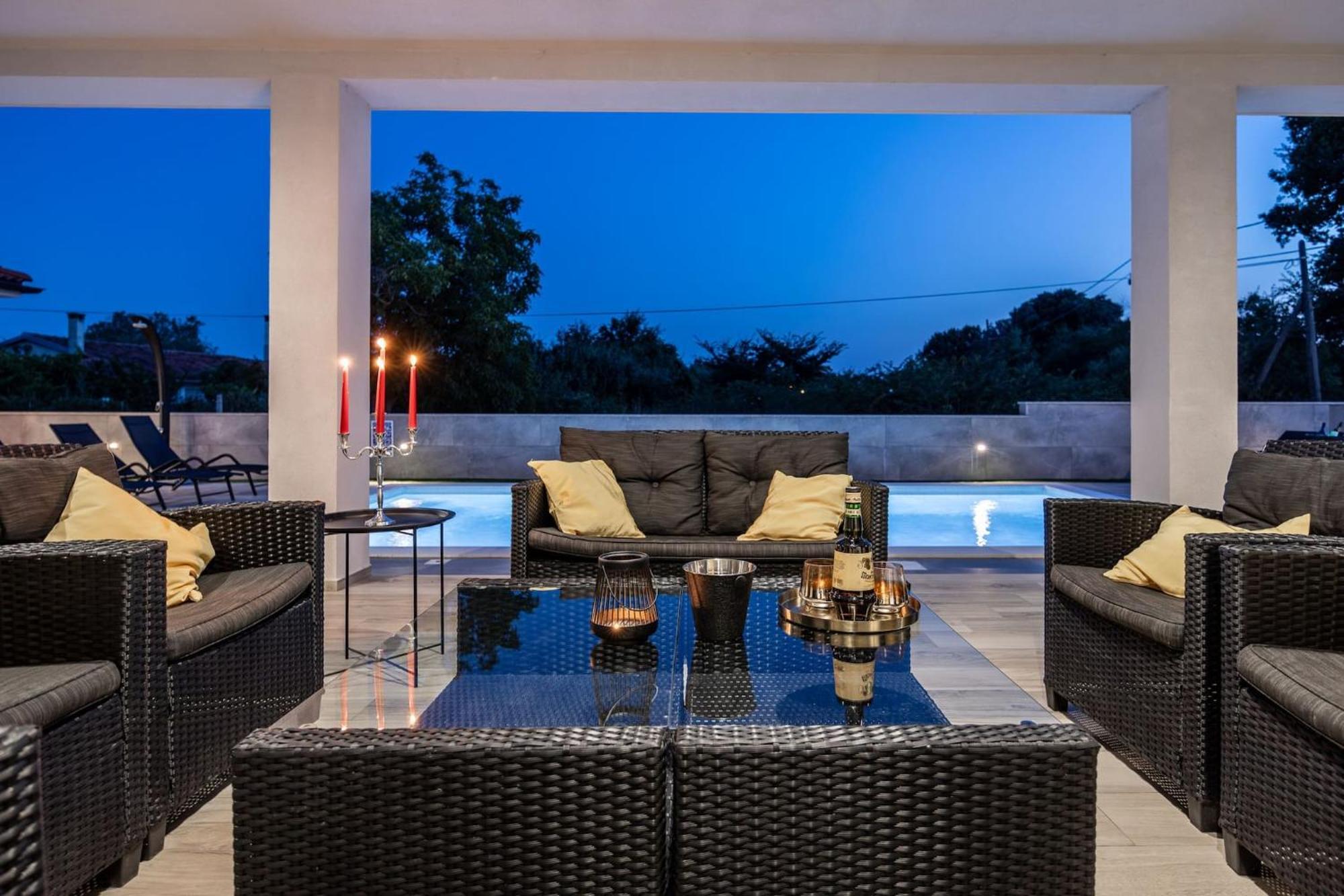 Speranza With Illuminated Pool Villa *