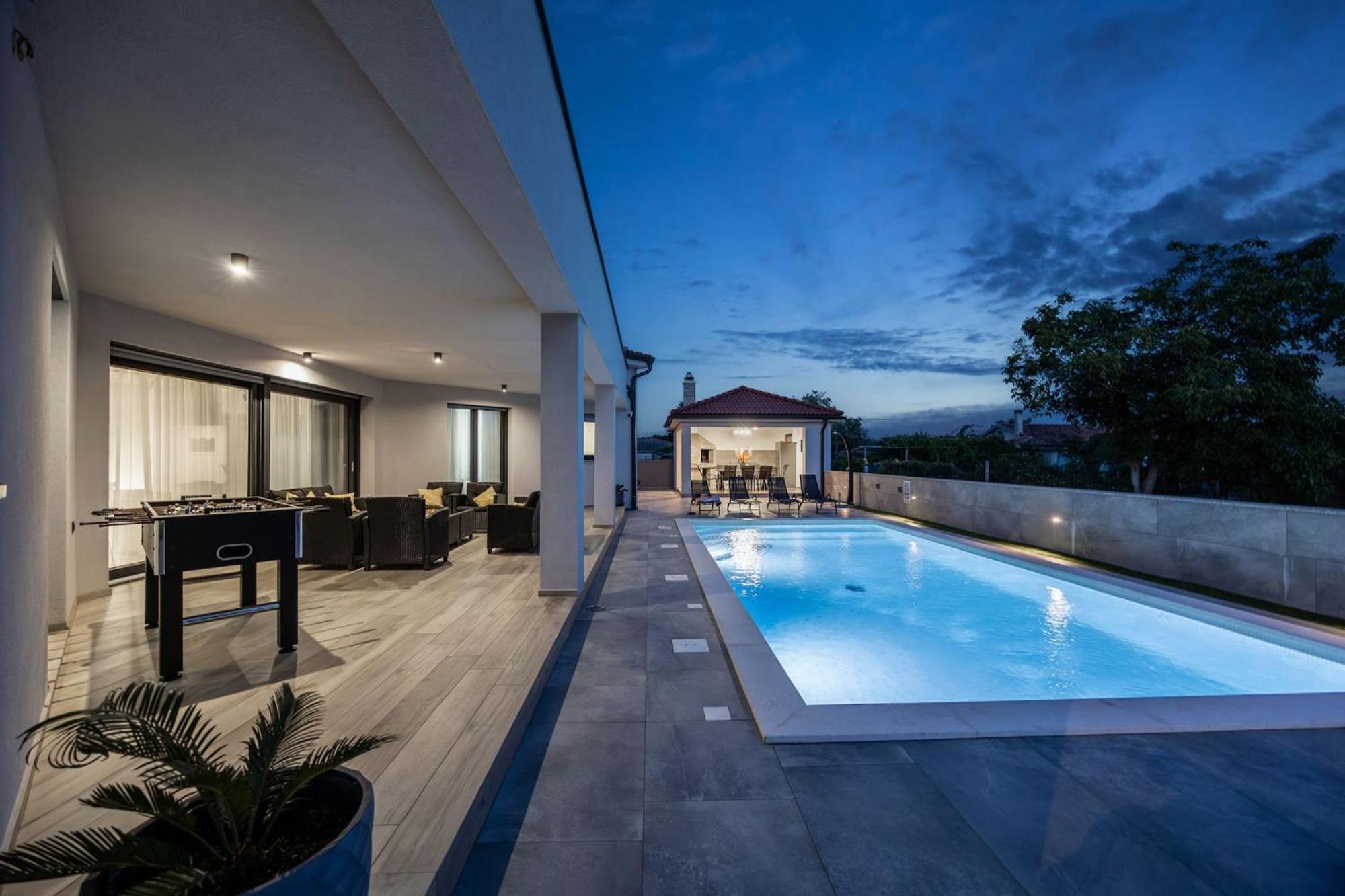 Villa Speranza With Illuminated Pool